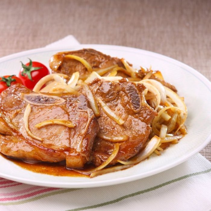 Côtes de porc à l’oignon et Sauce soja sucrée