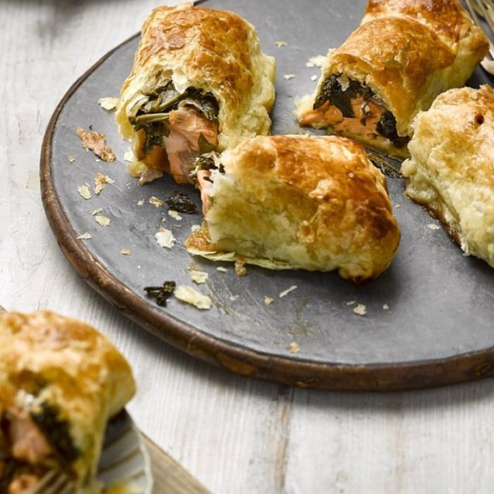 Petits feuilletés au saumon et chou kale