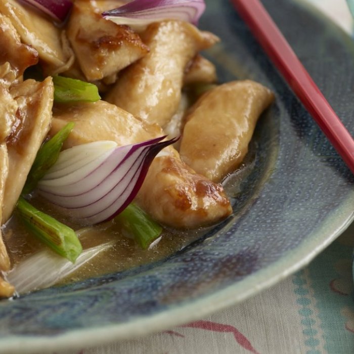 Poulet braisé à la ciboule dans de la sauce d'huître