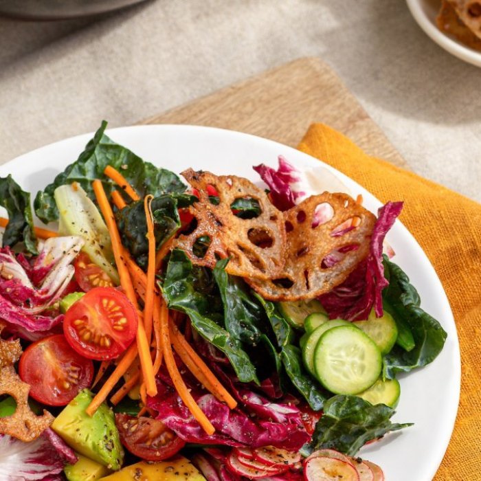 Salade occidentale avec assaisonnement oriental