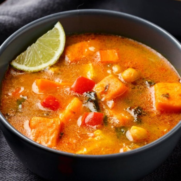 Soupe épicée de légumes et de chou
