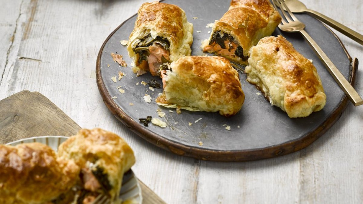 Petits feuilletés au saumon et chou kale