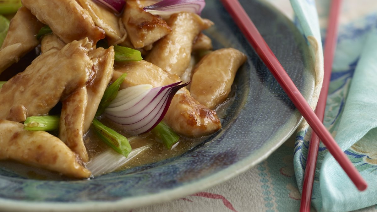 Poulet braisé à la ciboule dans de la sauce d'huître