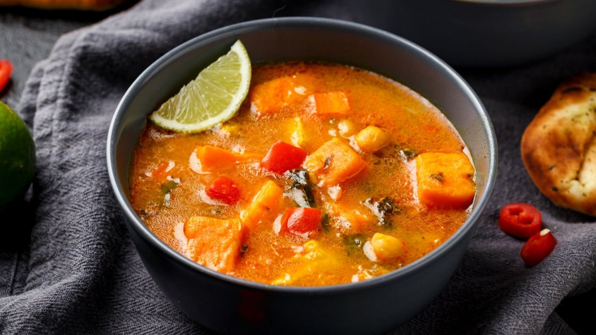 Soupe épicée de légumes et de chou